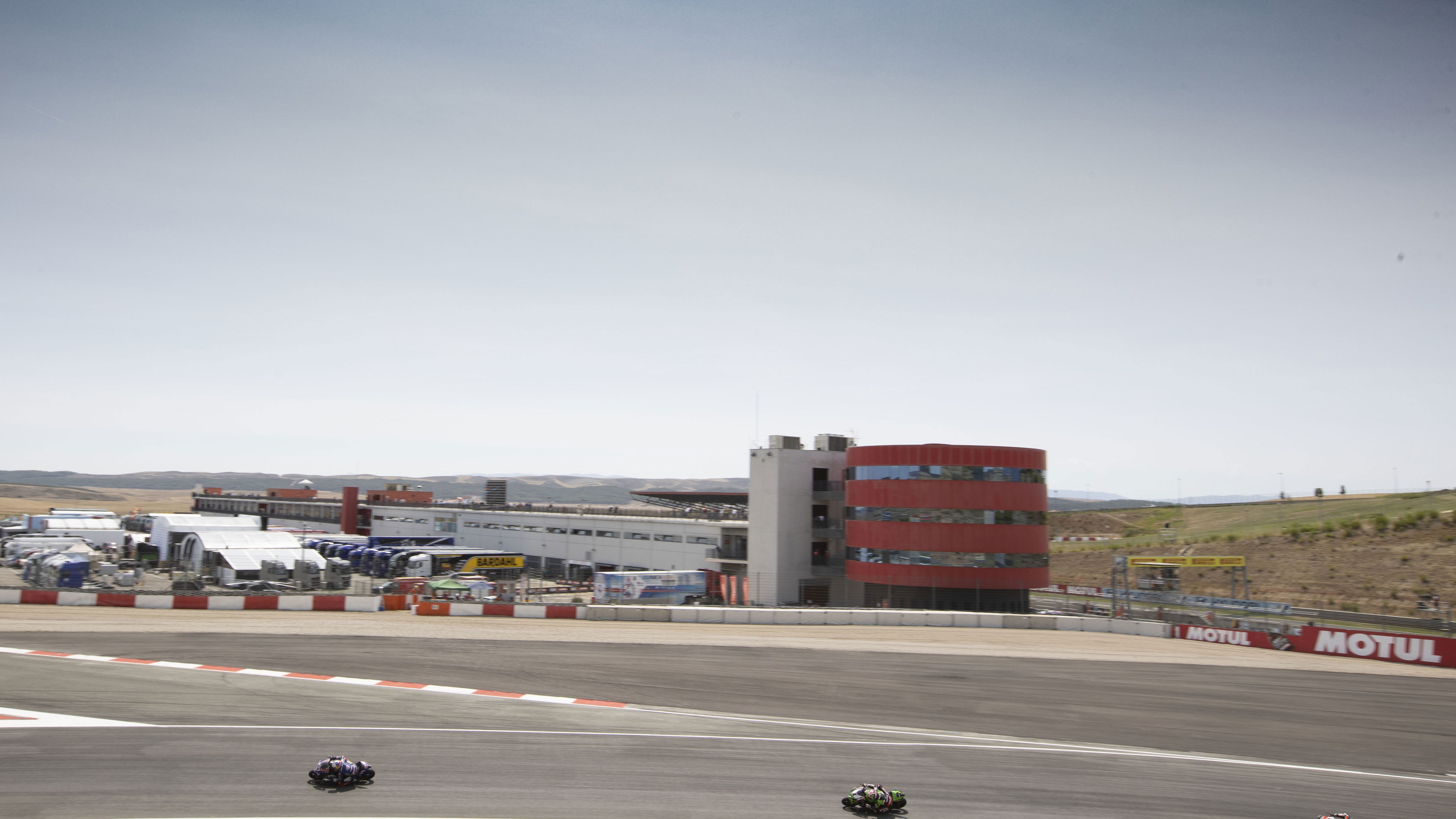 Toprak Razgatlioglu, Jonathan Rea, Scott Redding, 2021 Navarra WorldSBK. - Gold and Goose