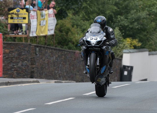 TT 2016: Hutchy in spat with Dunlop