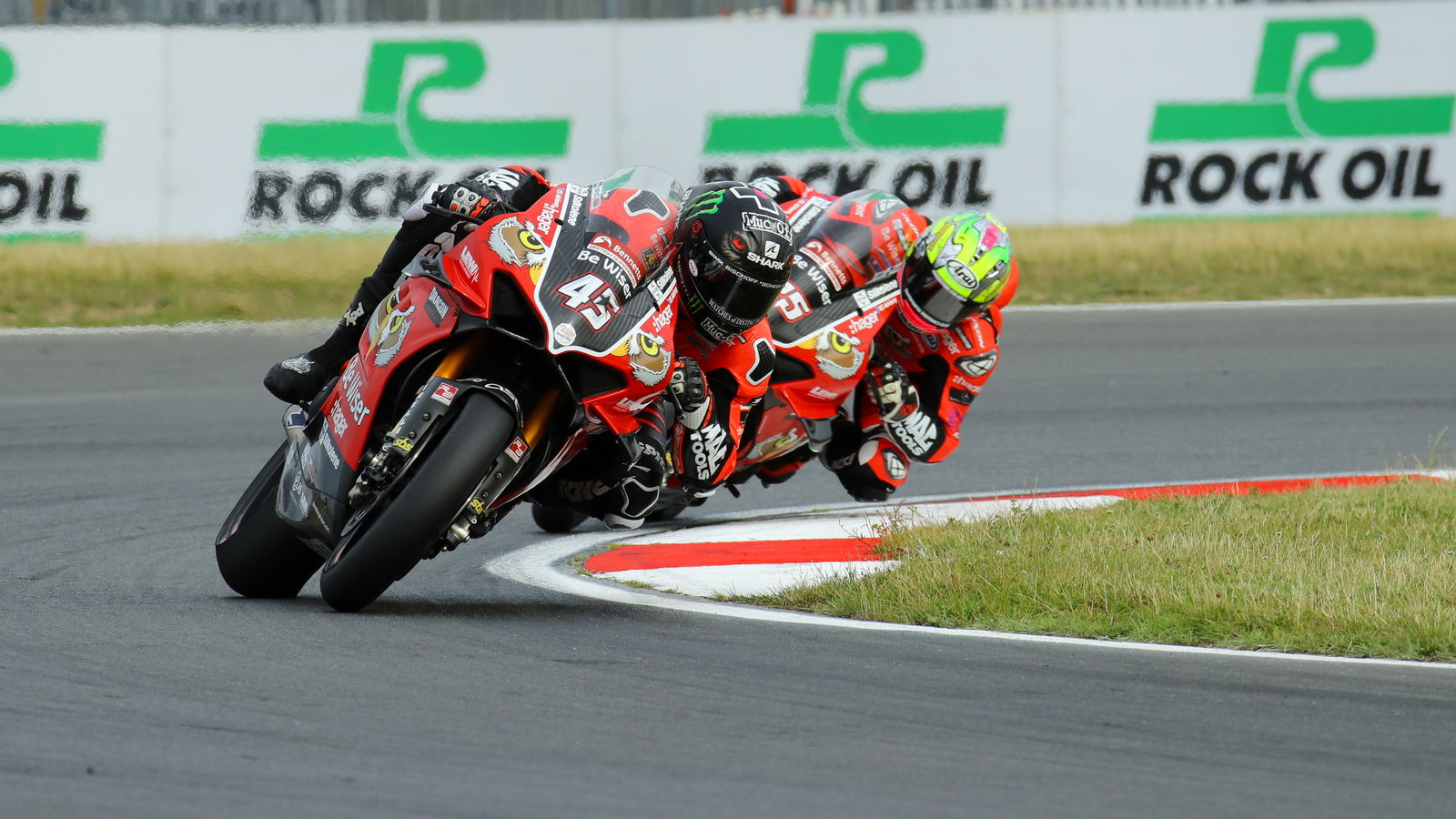 Scott Redding stretches clear in classy Snetterton BSB double