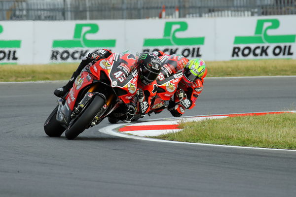 Scott Redding stretches clear in classy Snetterton BSB double