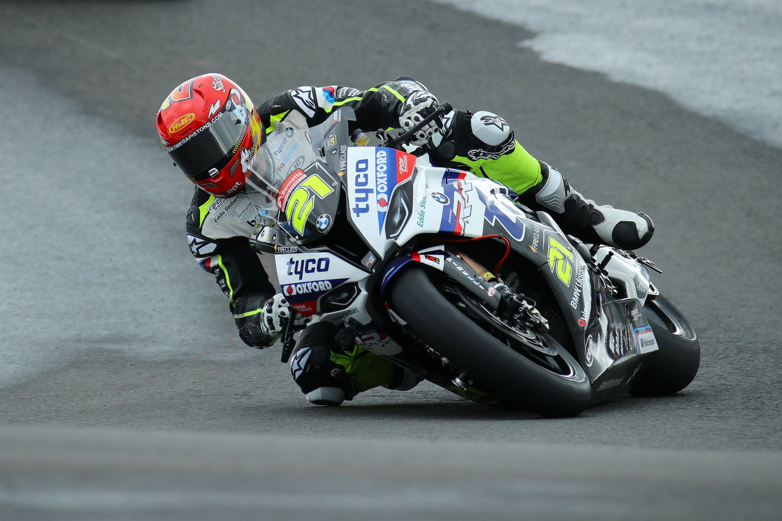 Redding powers to Knockhill BSB win as crash denies Buchan double