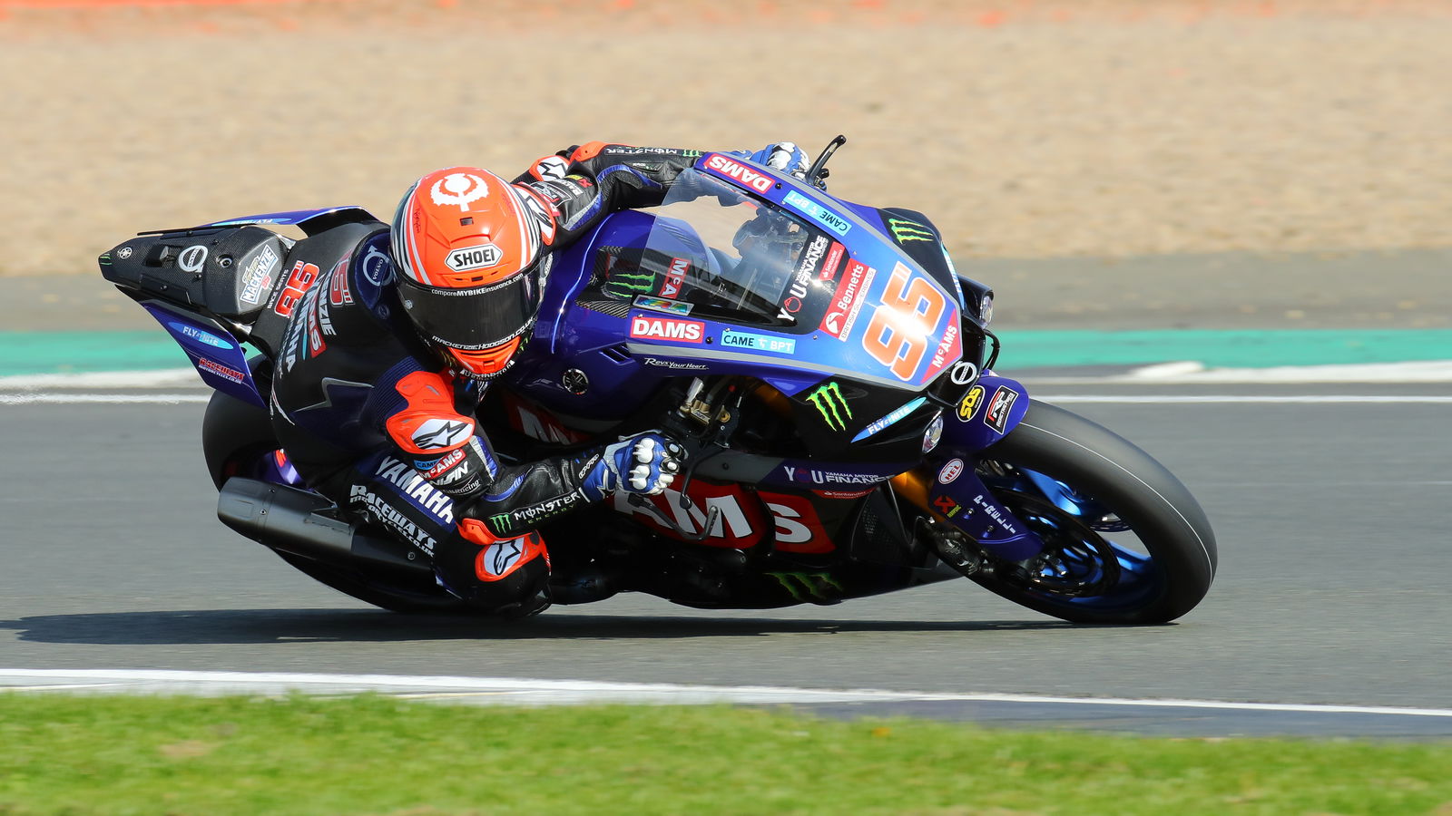 Mackenzie marches to maiden BSB pole, Redding front row