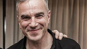 Daniel Day-Lewis ‘breaks arm in motorcycle crash’ 