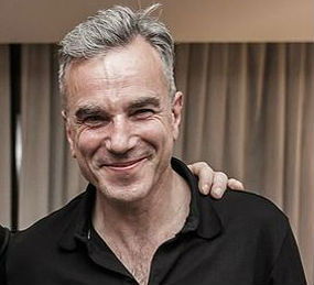 Daniel Day-Lewis ‘breaks arm in motorcycle crash’ 