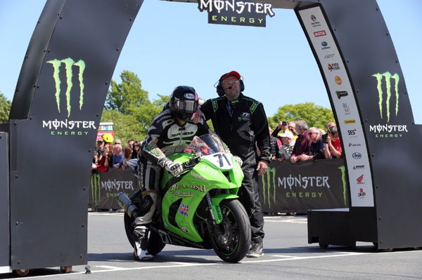 TT 2017: Hutchinson storms to Superstock victory