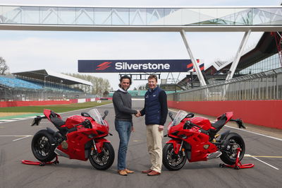 Fabrizio Cazzoli, Stuart Pringle and two Panigale V4s at Silverstone. - Ducati Media