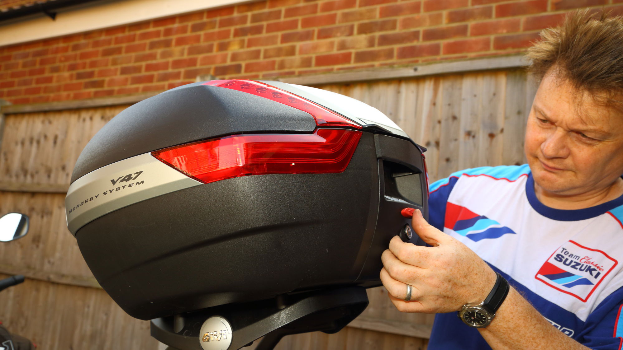 GSX-S750 Givi topbox fit 