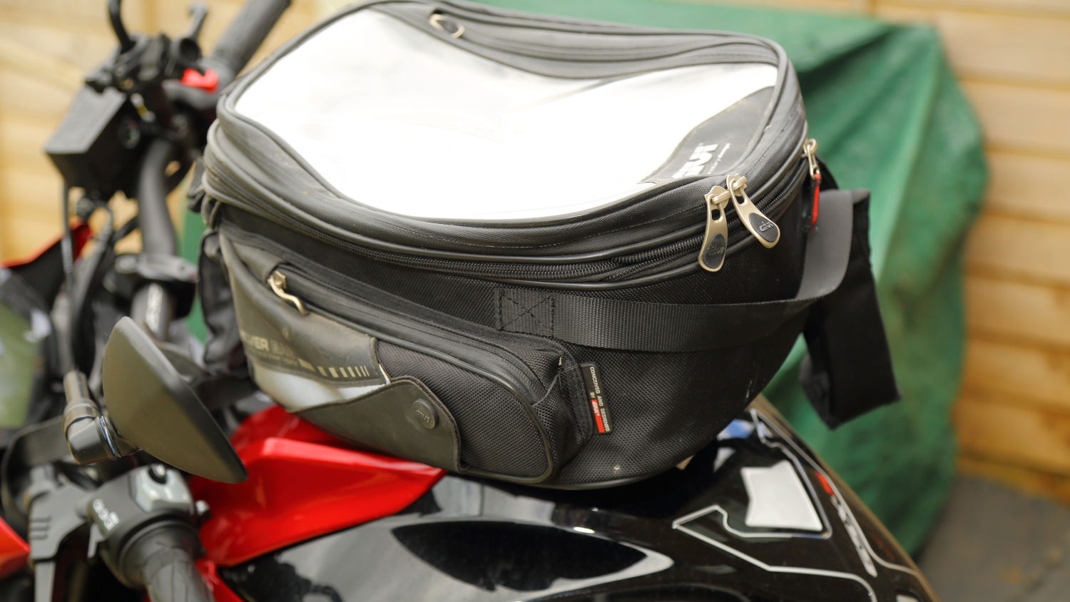 Givi Tanklock mount