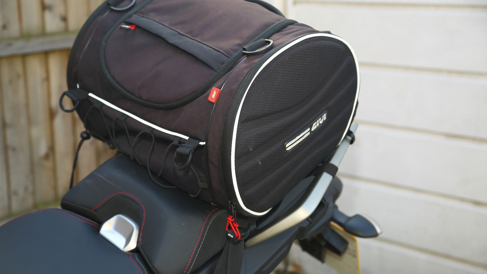 Givi EA107 tail pack