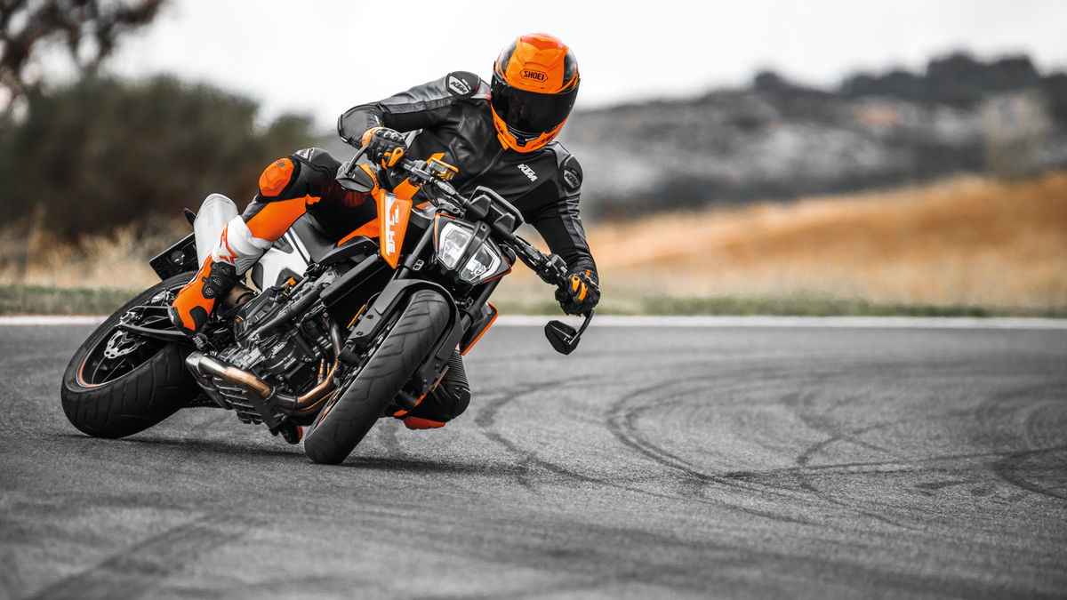 Backing in a motorcycle, KTM 1290 Super Duke R