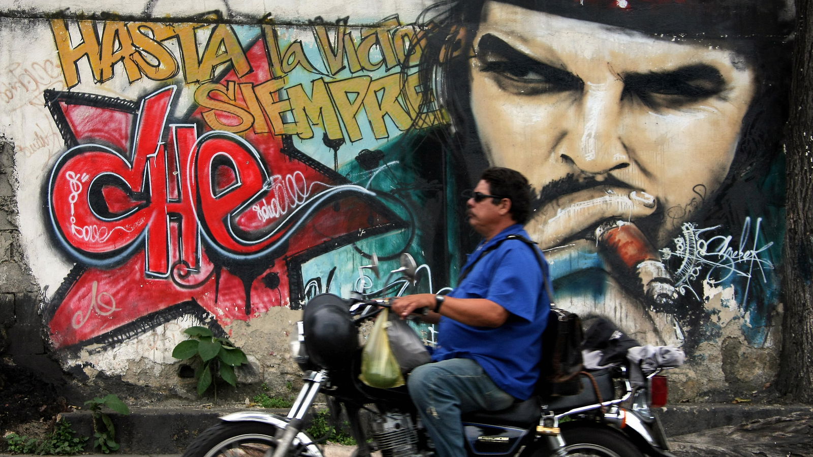 Che Guevara's son leads motorcycle tours in Cuba