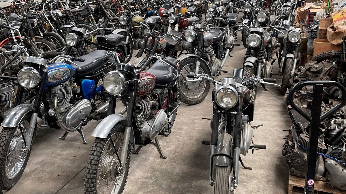 Hitchcocks-classic-bike-haul