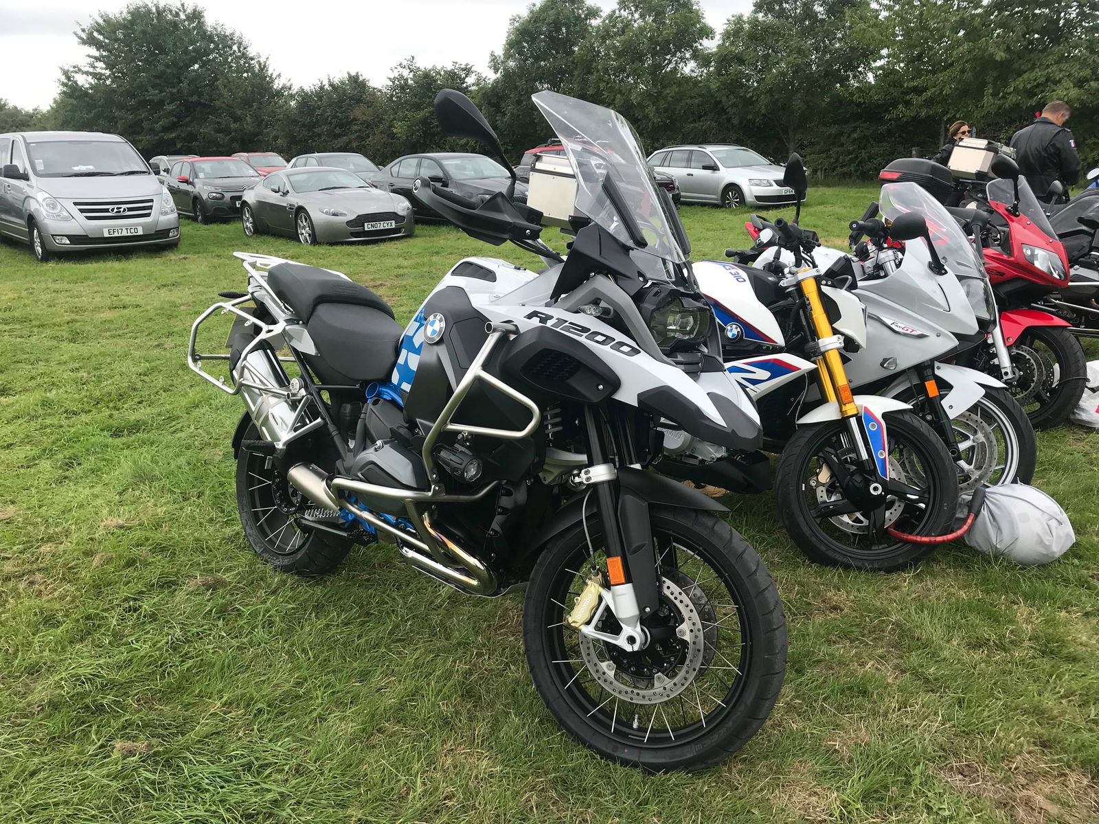 Riders rev up for Goodwood Revival