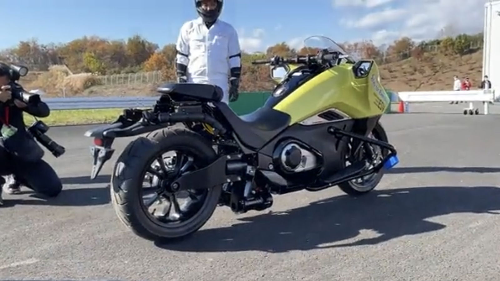Honda self righting motorcycle balances all by itself