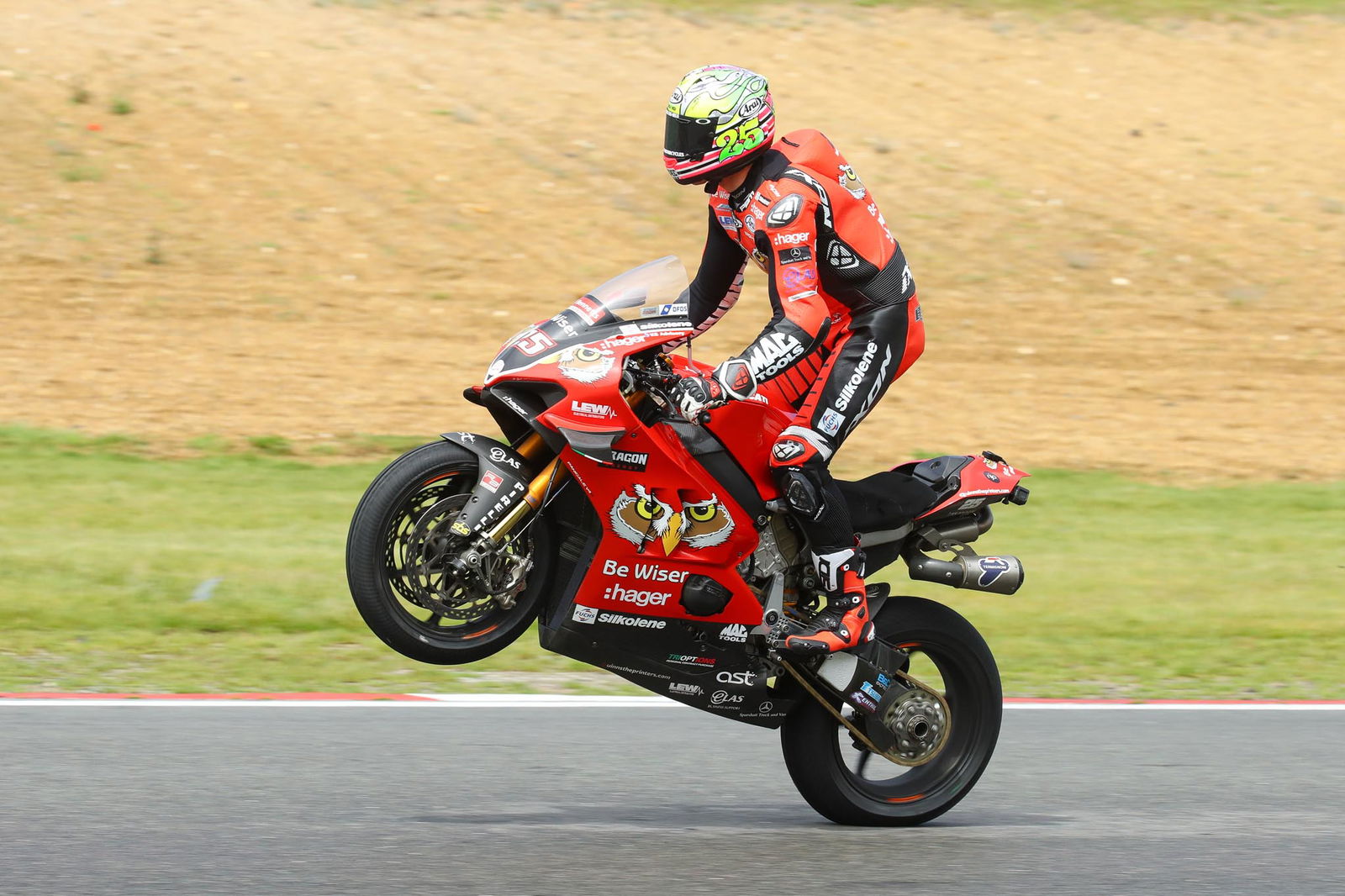 Mackenzie gets green light for Knockhill BSB return