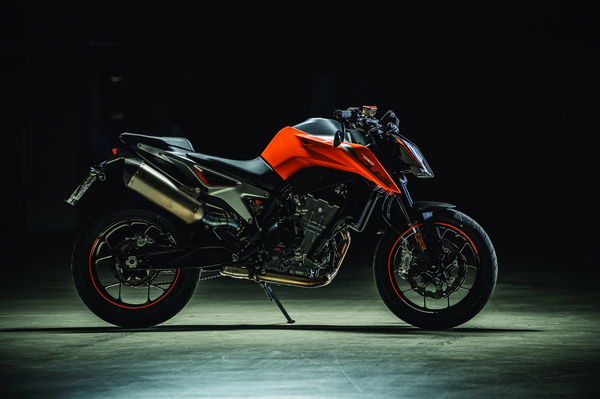 KTM 790 Duke and 790 Adventure R Prototype debut at Eicma