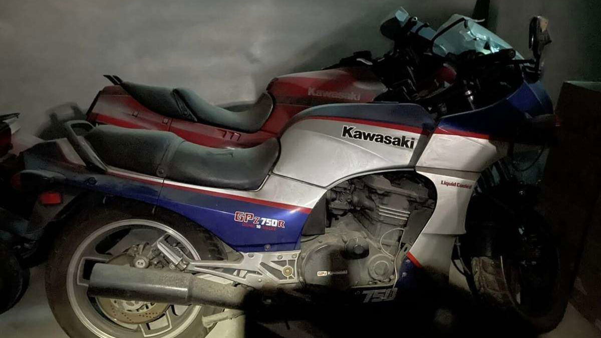 Kawasaki-GPX-750-R-barn-find