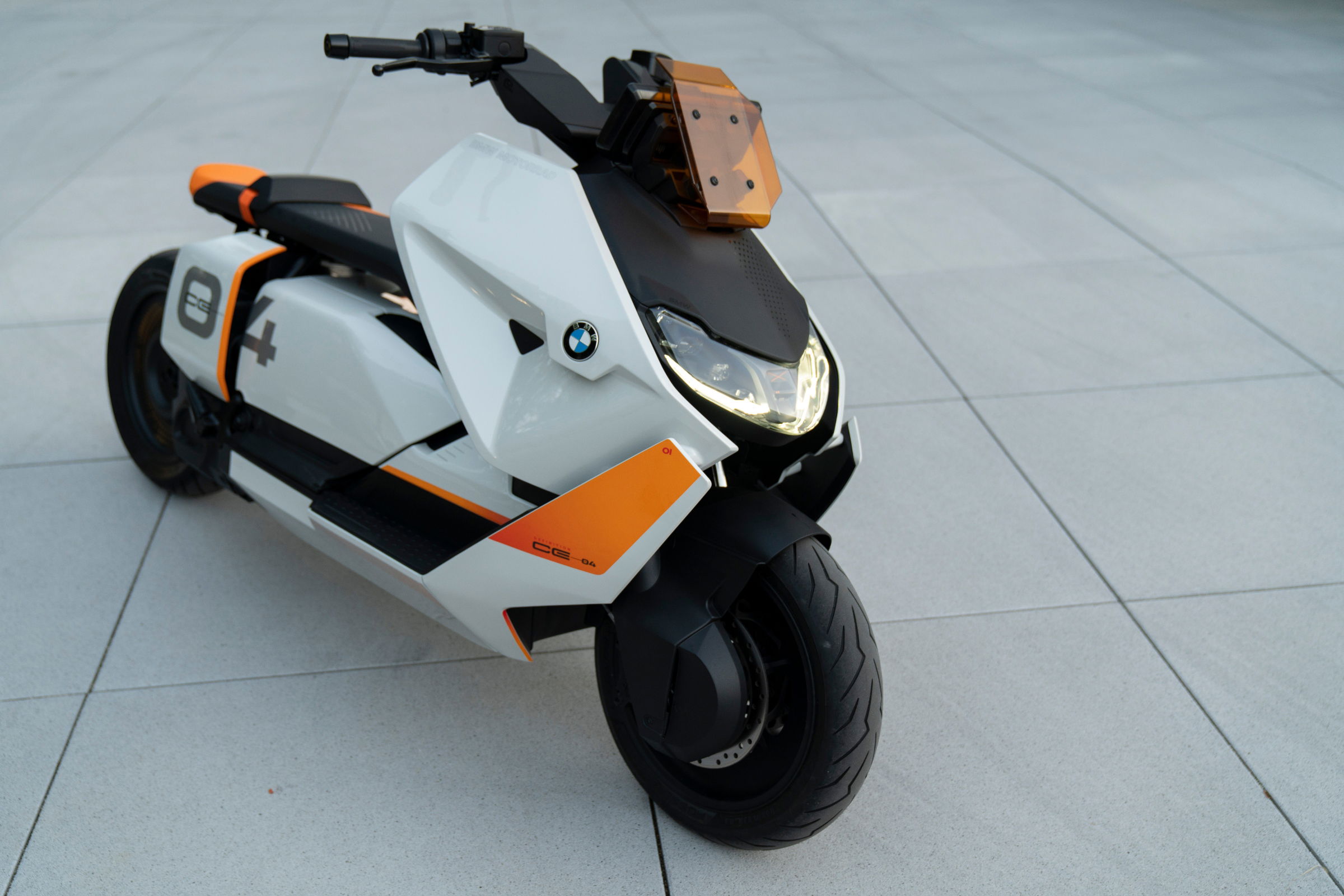 BMW Definition CE 04 redefines the humble scooter in a ... | Visordown