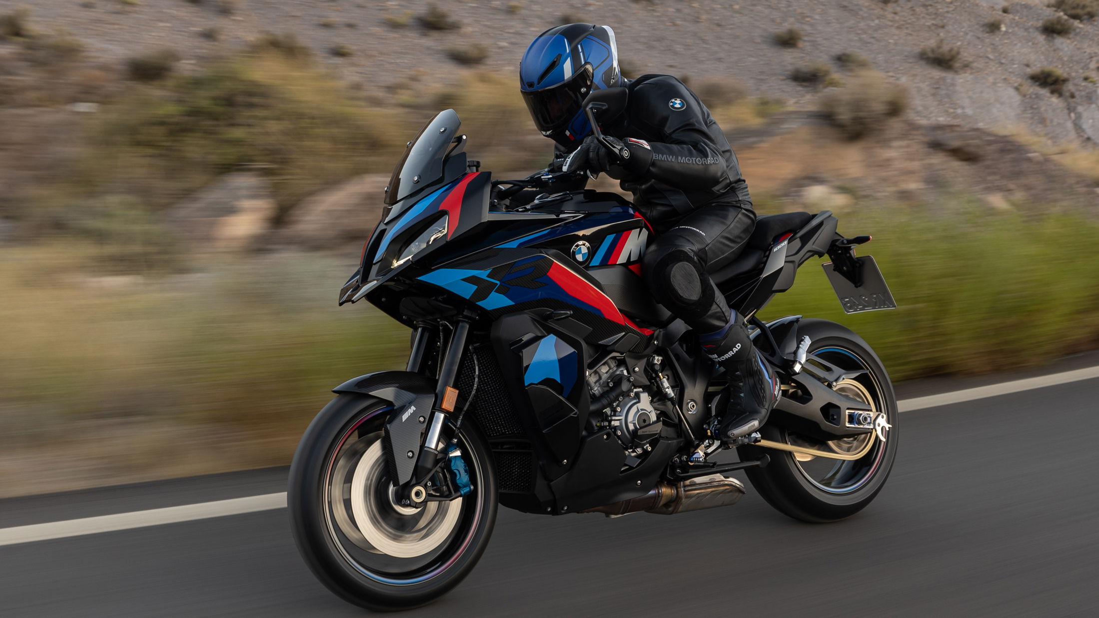 BMW M1000 XR - riding
