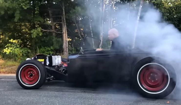 Watch a pre-F1 Damon Hill Racing a Yamaha RD350 in the Pro-Am