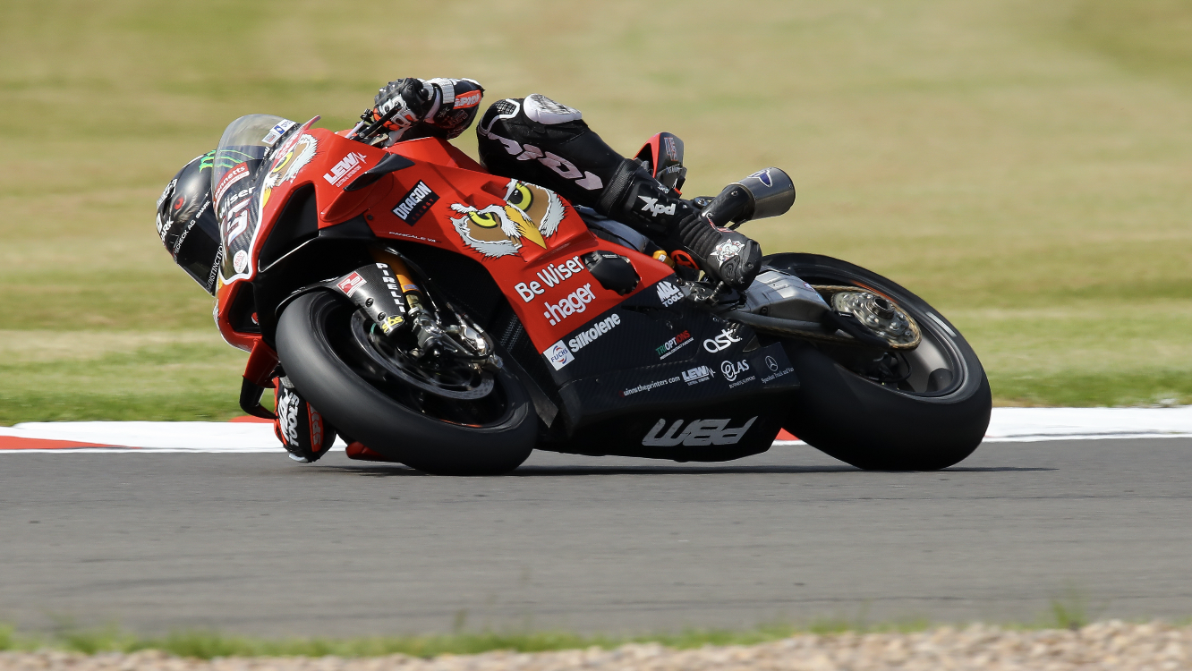 Redding scorches to Snetterton pole position