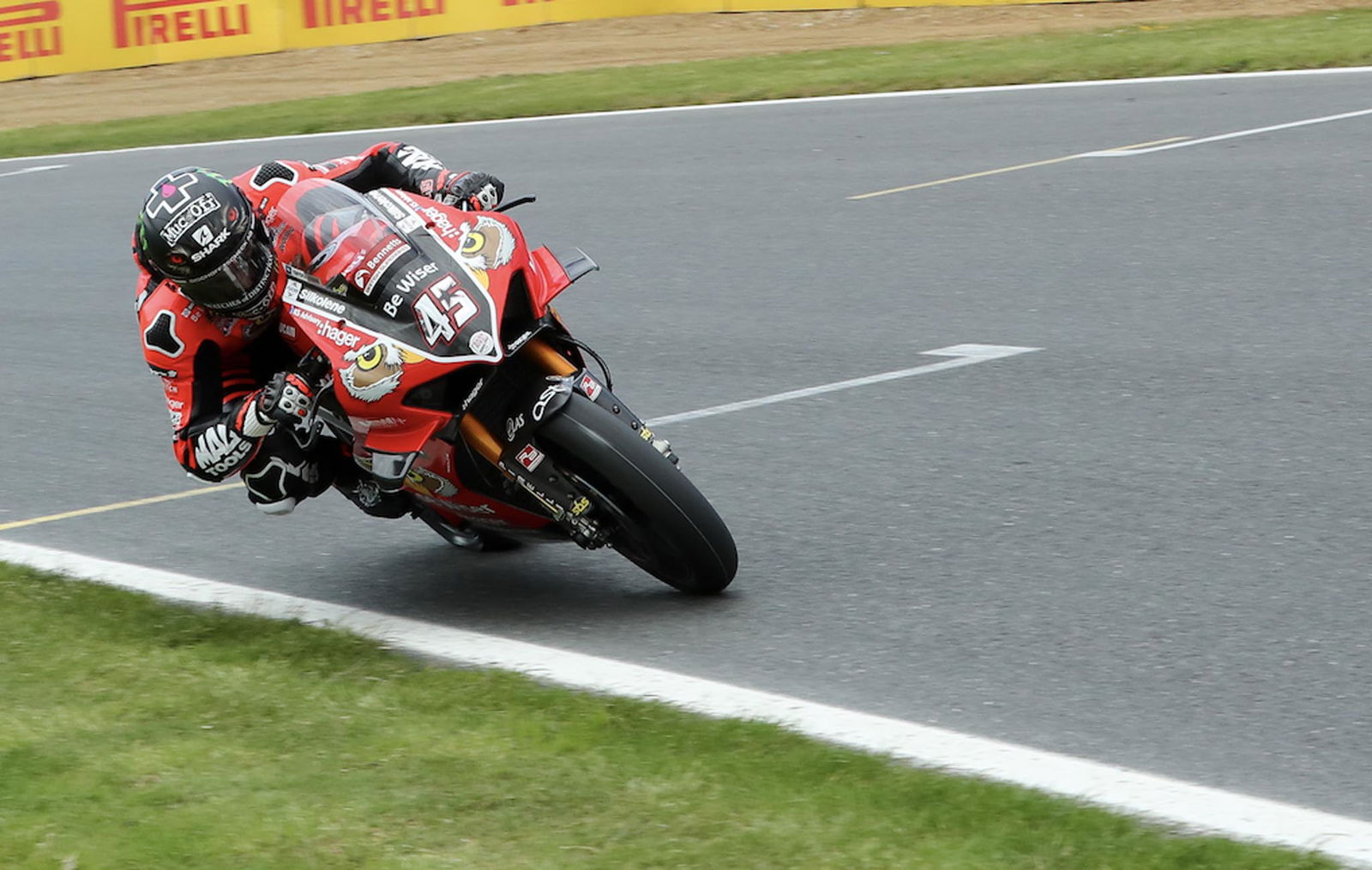Brookes leads warm-up as Redding falls