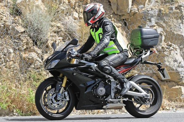 Triumph Daytona 765 Moto2 spy shots