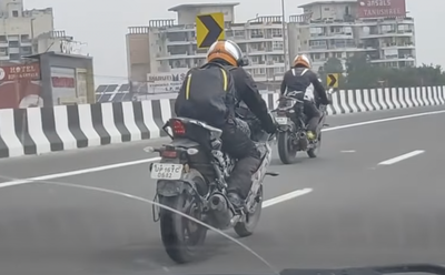 Yamaha R15 spy shot [credit: Abhinav Bhatt YouTube]