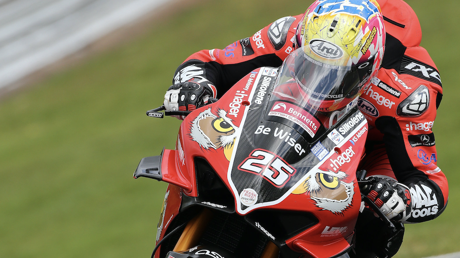 Brookes quickest in damp Oulton warm-up