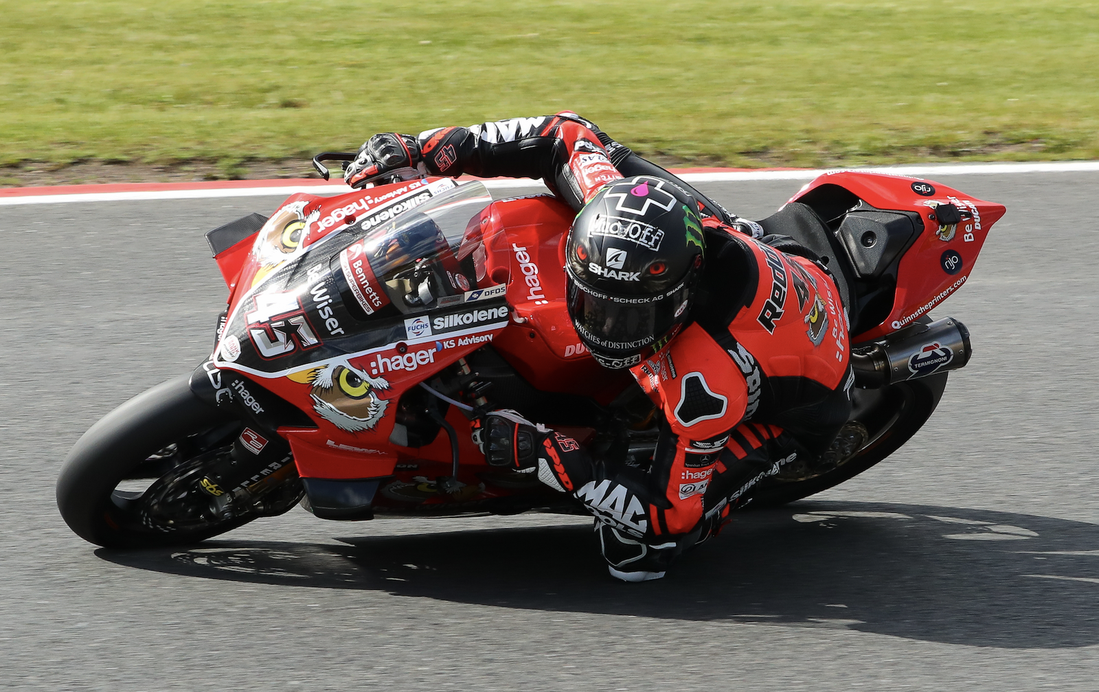 Vickers knocked unconscious in crash, out of Brands Hatch BSB