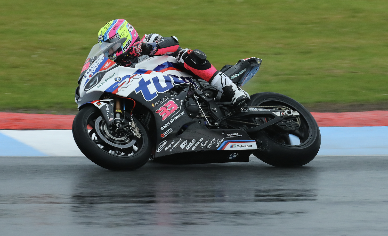 Fores splashes to maiden BSB pole at Knockhill as Ducati struggles