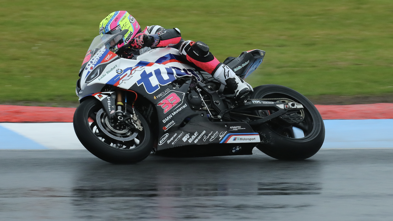 Farmer suffers double leg fracture after front row qualifying effort