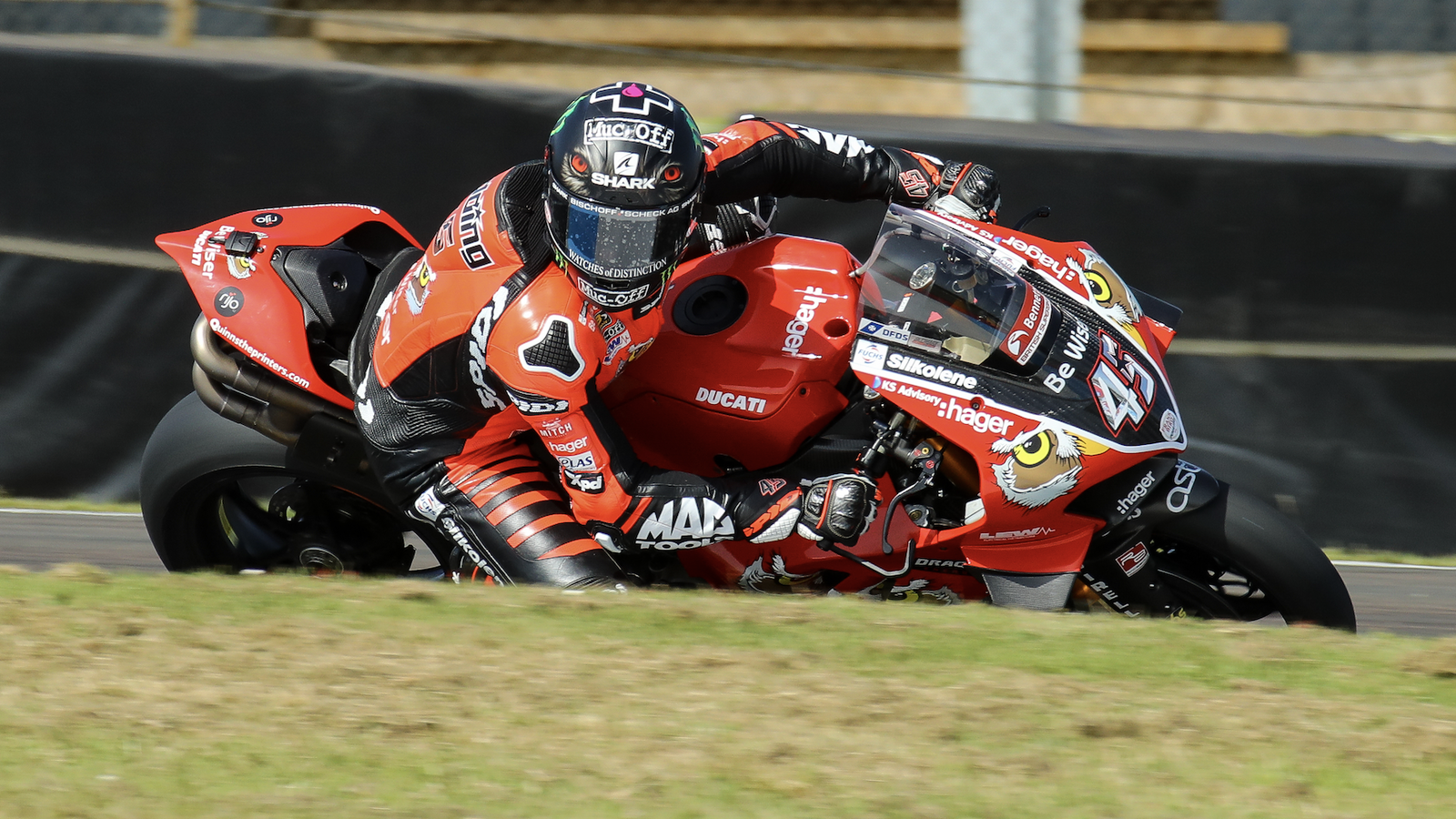 Redding powers to Knockhill BSB win as crash denies Buchan double