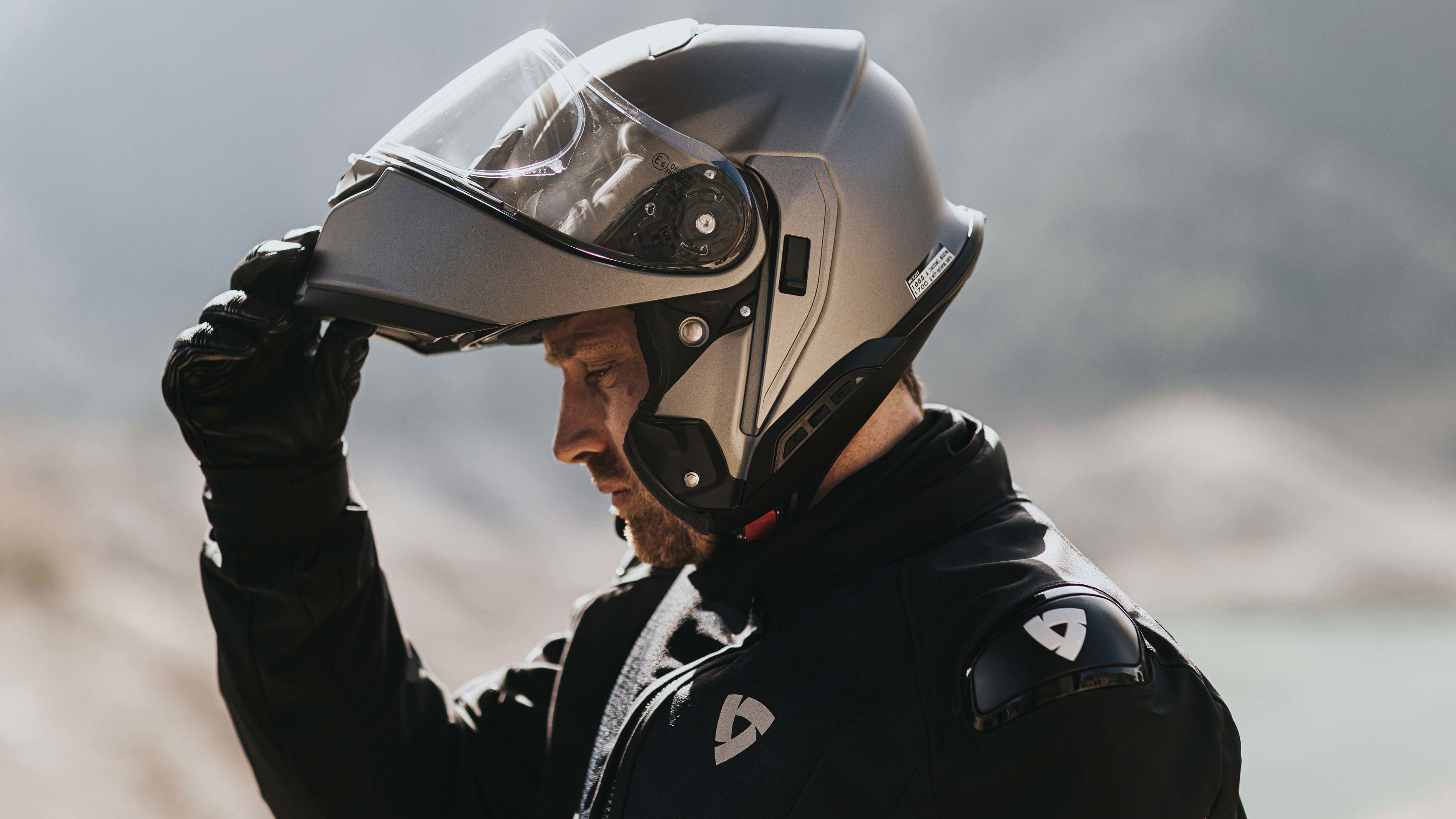 Shoei Neotec 3