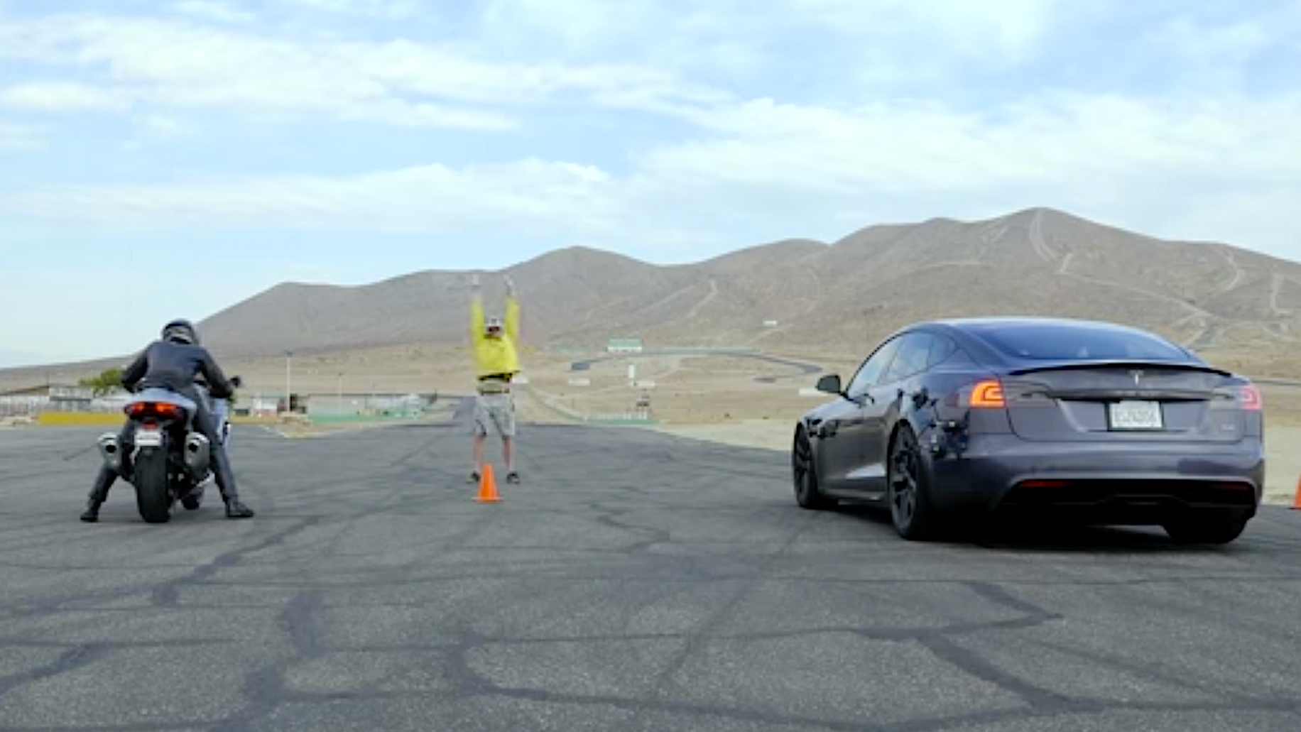 Tesla vs Suzuki .png