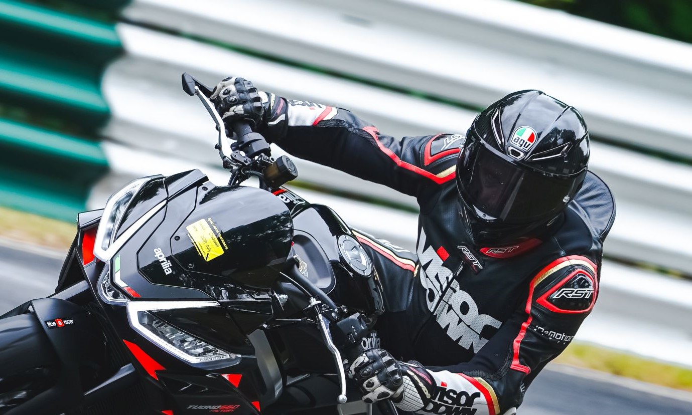 The best motorcycle helmets - motorbike helmet buyer's | Visordown