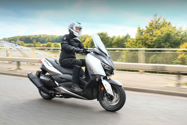 Yamaha XMAX 400 video review