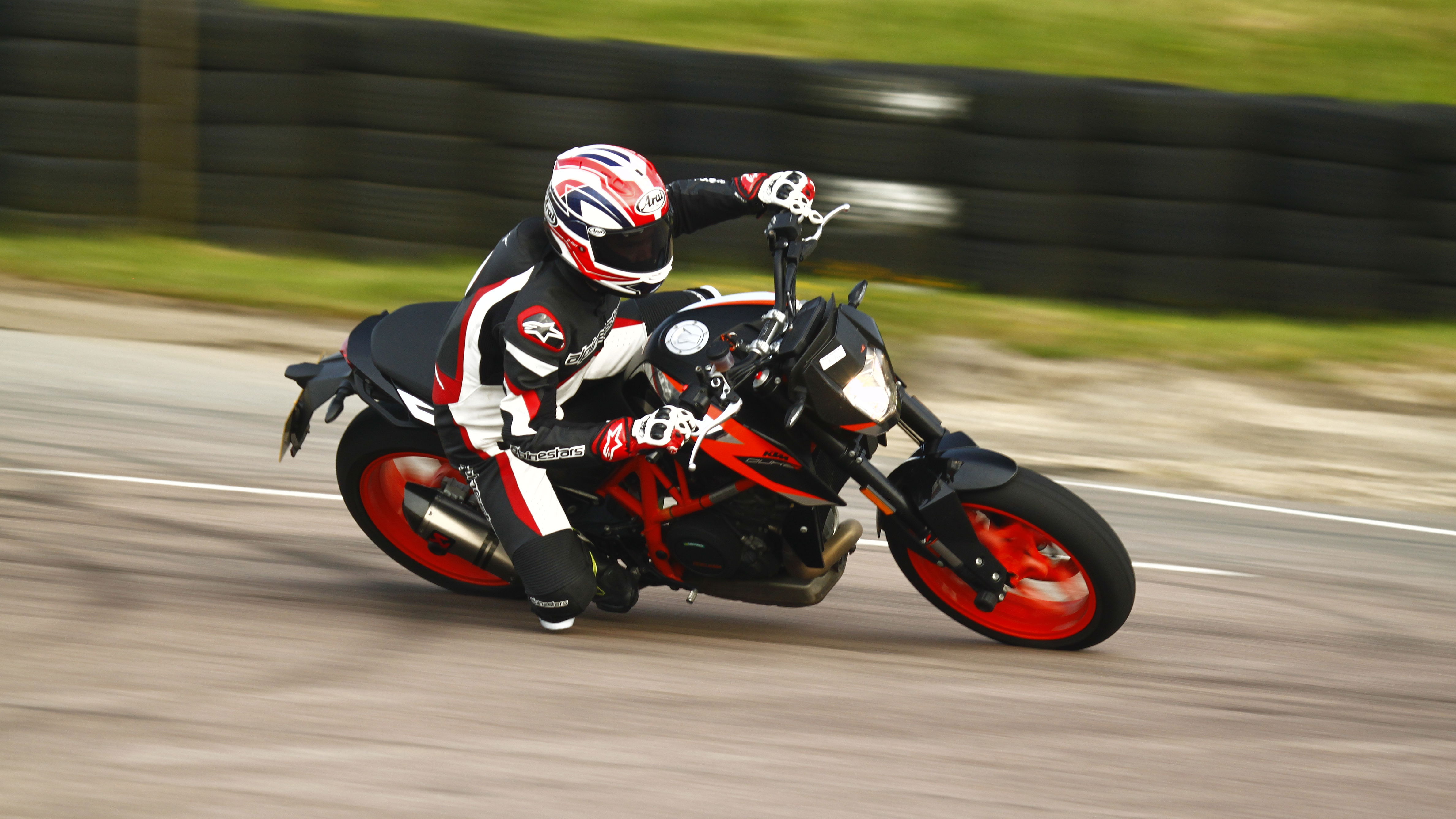 KTM 690 Duke R