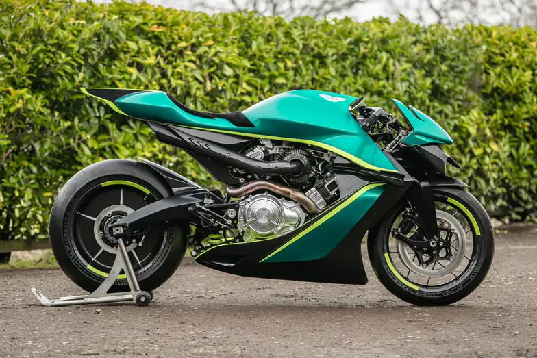 国内未流通 限定品】BOWMORE ASTON MARTIN 10YEAR① 国内未流通 限定品