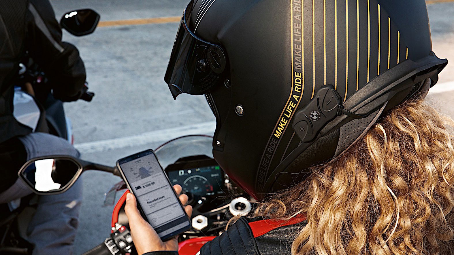bmw-launches-fit-for-all-comms-system-for-motorcycle-riders_2.jpg