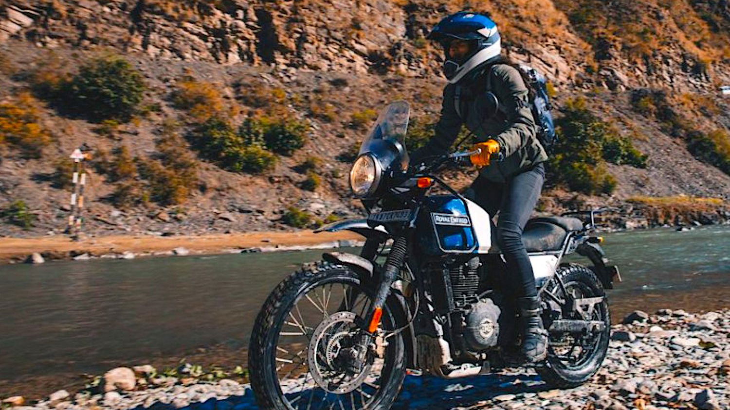 bs-vi-royal-enfield-himalayan-lake-blue-outdoor-1-0621.jpg