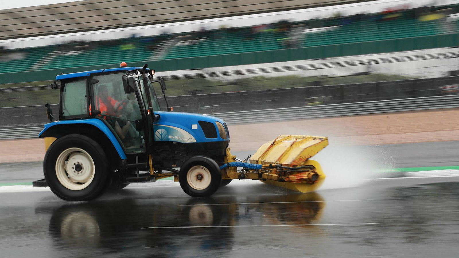 Silverstone confirms full resurfacing, extends British MotoGP deal