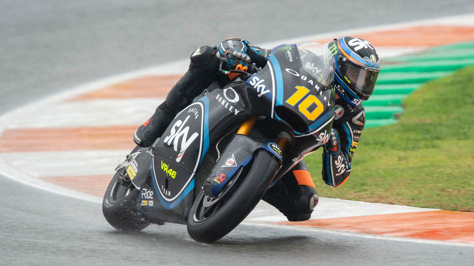 Moto2 Valencia: Marini in dominant form for pole