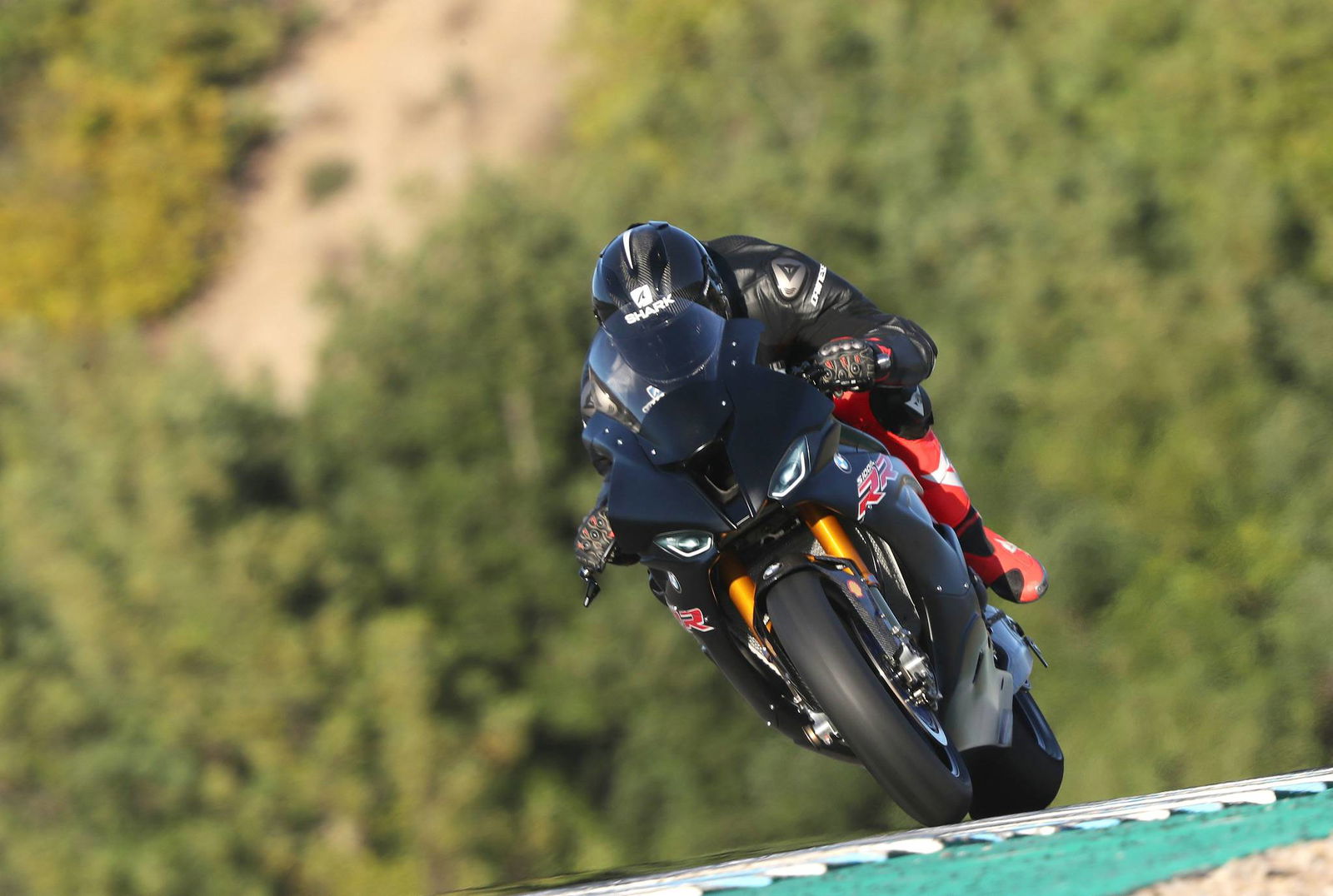 Back pain restrains Davies at Jerez
