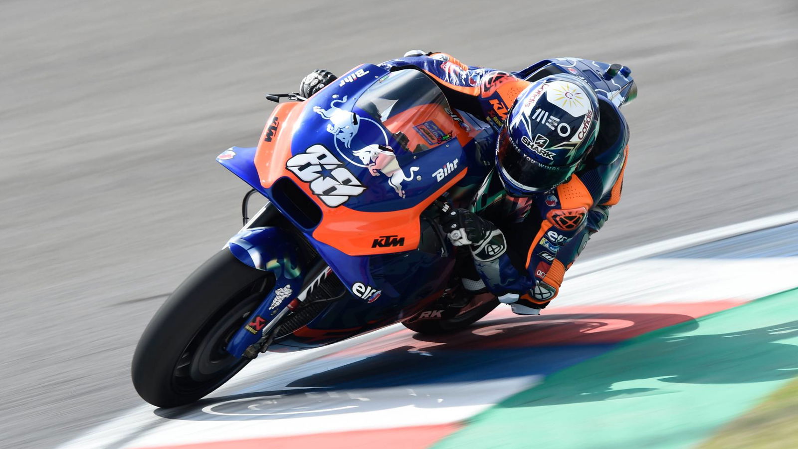 Oliveira 'next step', Syahrin closing on points
