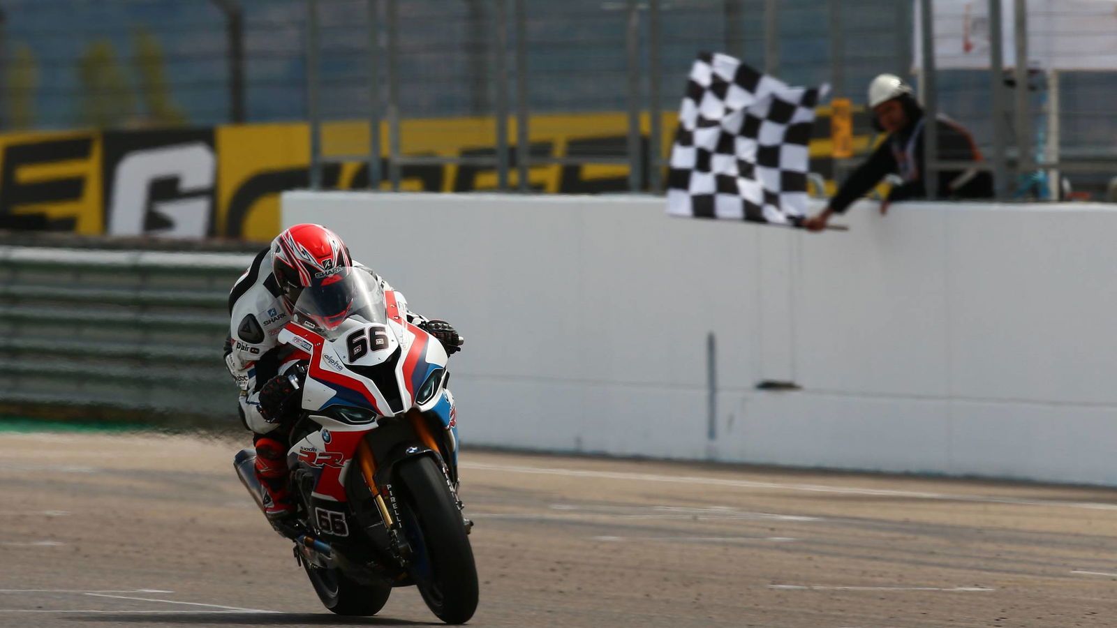 Sykes keeps pressure on Bautista in warm-up