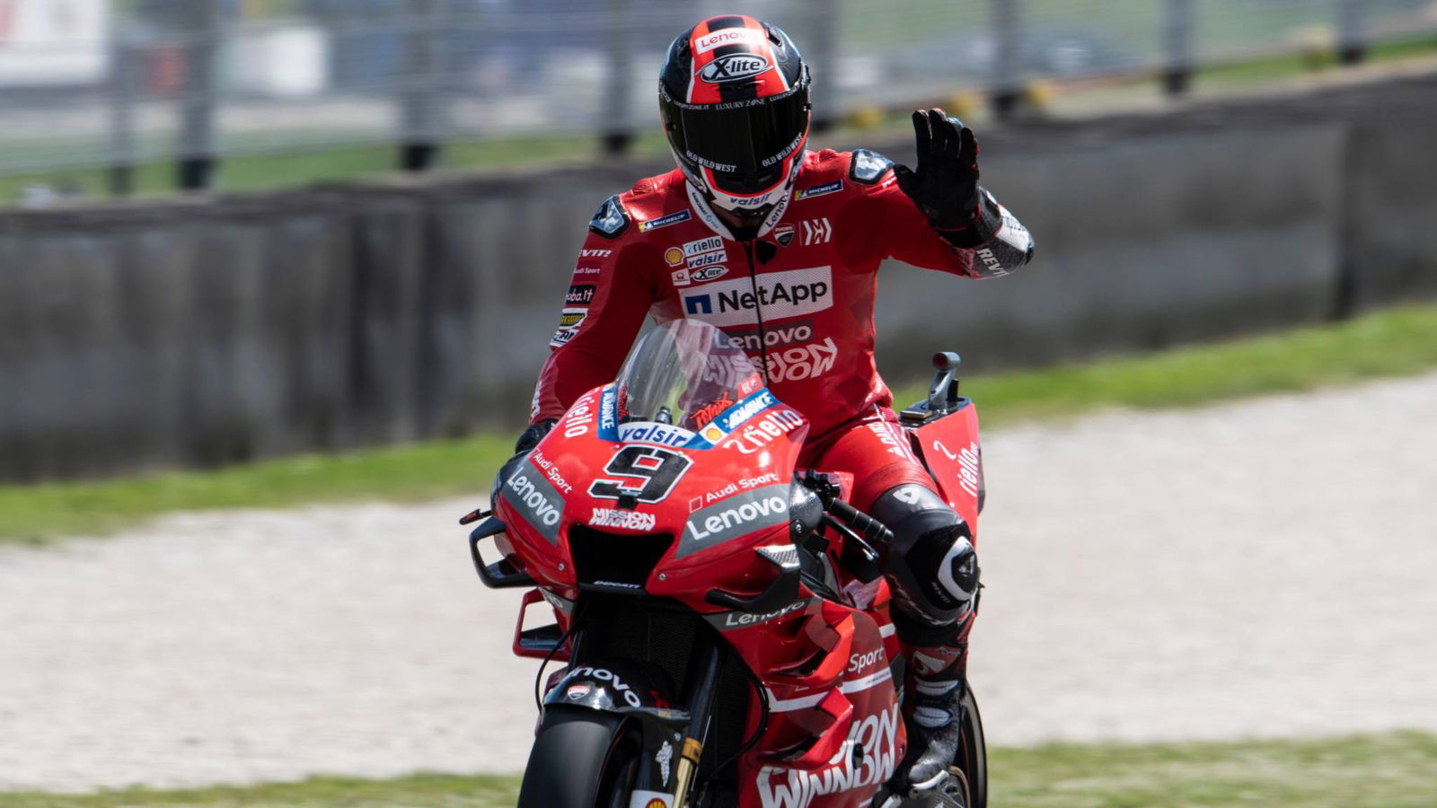 Fast start for Petrucci despite flu, final corner