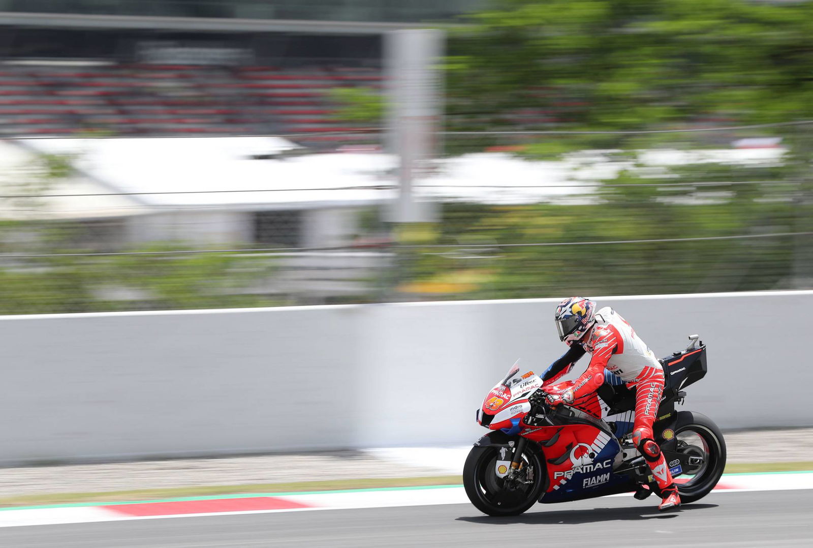 Dovizioso fast out of the box, Petrucci poised