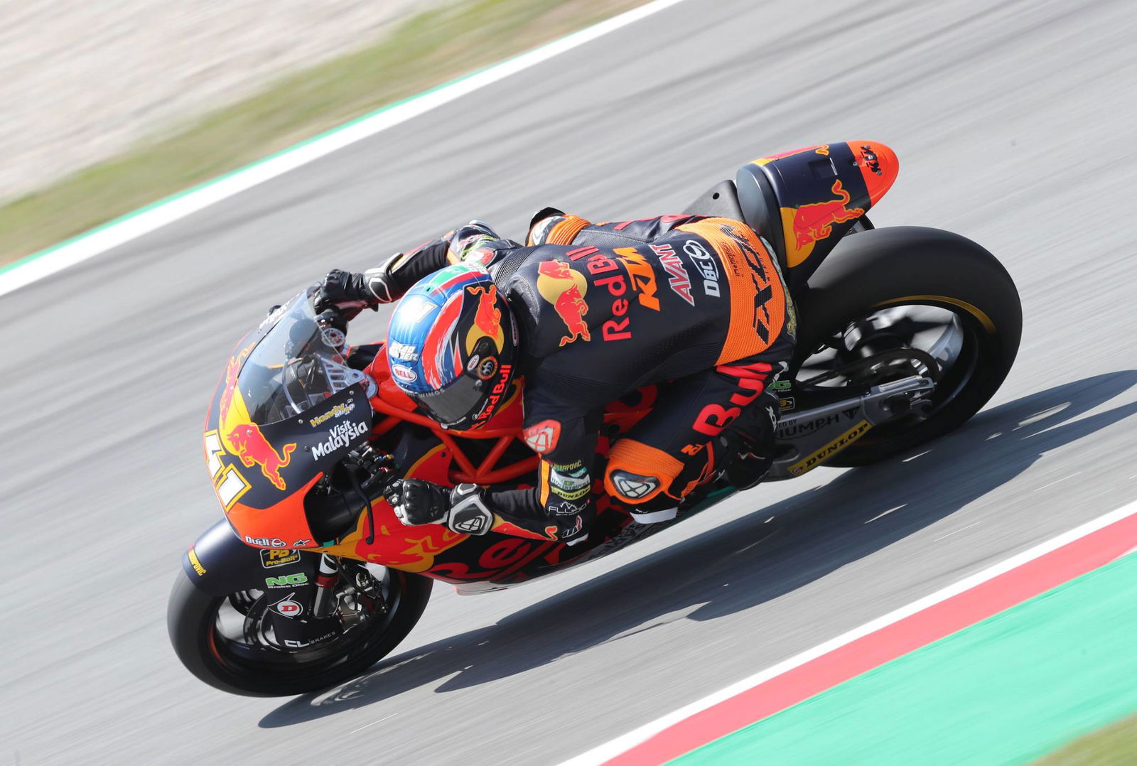 Carbon swingarm 'present' for Oliveira