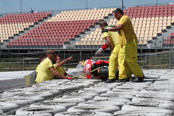 PIC: Lorenzo's bike on the barrier after test fall